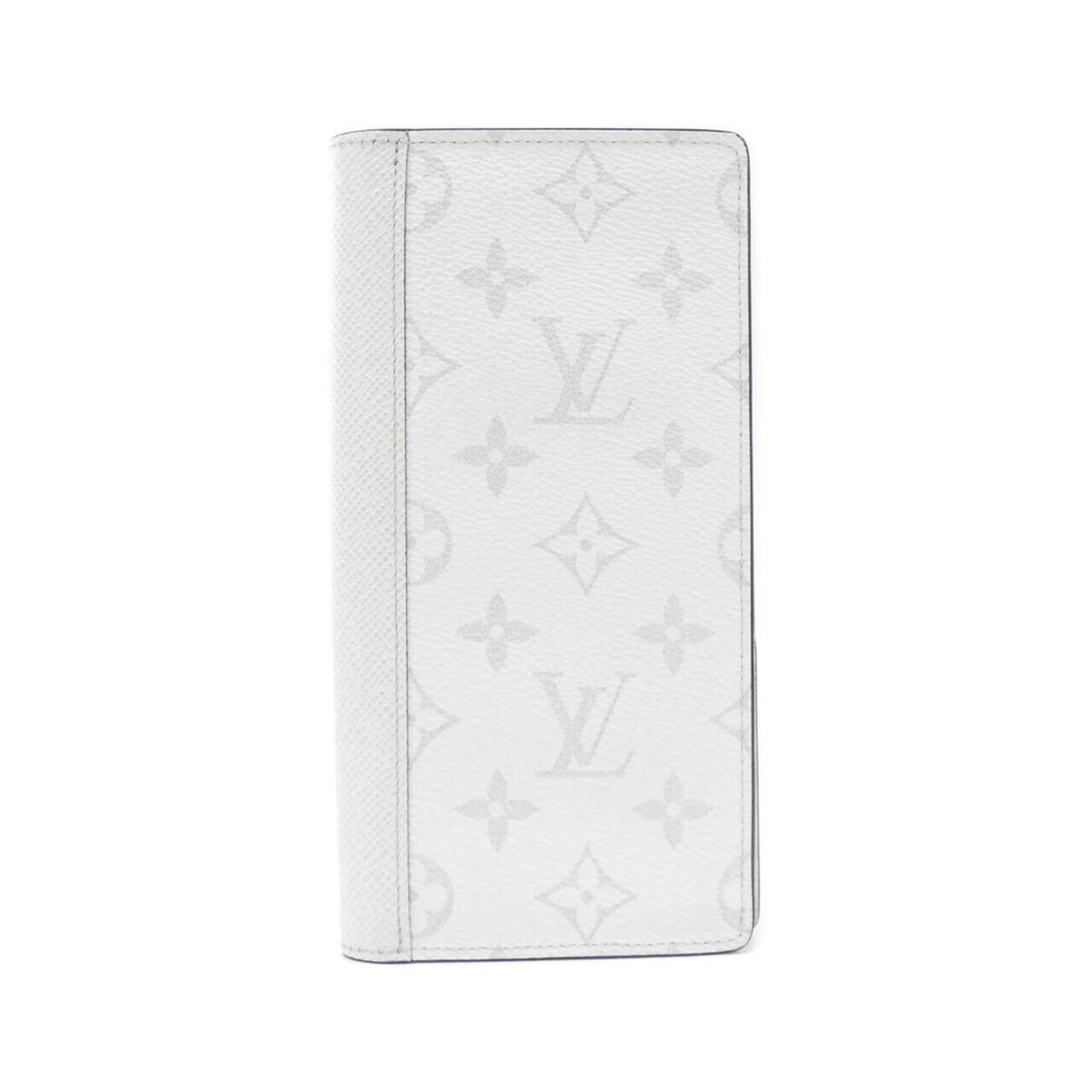 Louis Vuitton Taiga Lama Portefeuille Brazza M30298 Wallet