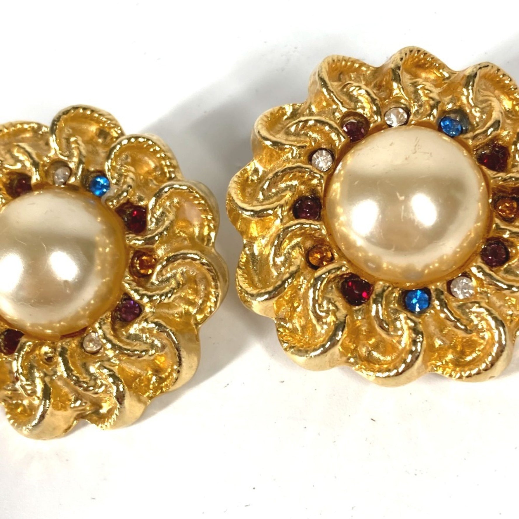 CHANEL Vintage Flower Rhinestone and Faux Pearl Earrings in Metal, Gold