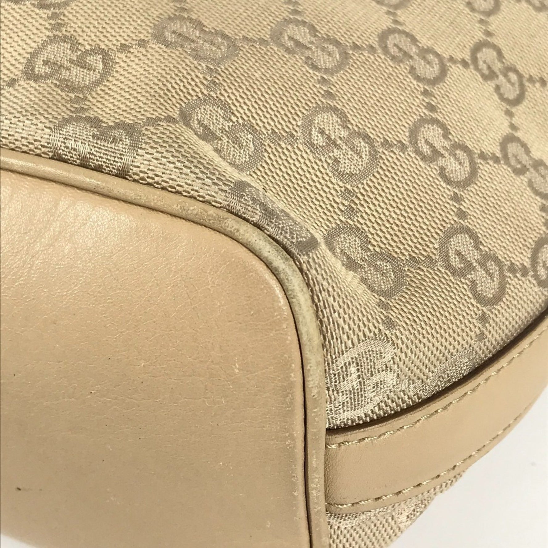 GUCCI GG Logo Bucket Shoulder Bag in Canvas/Leather