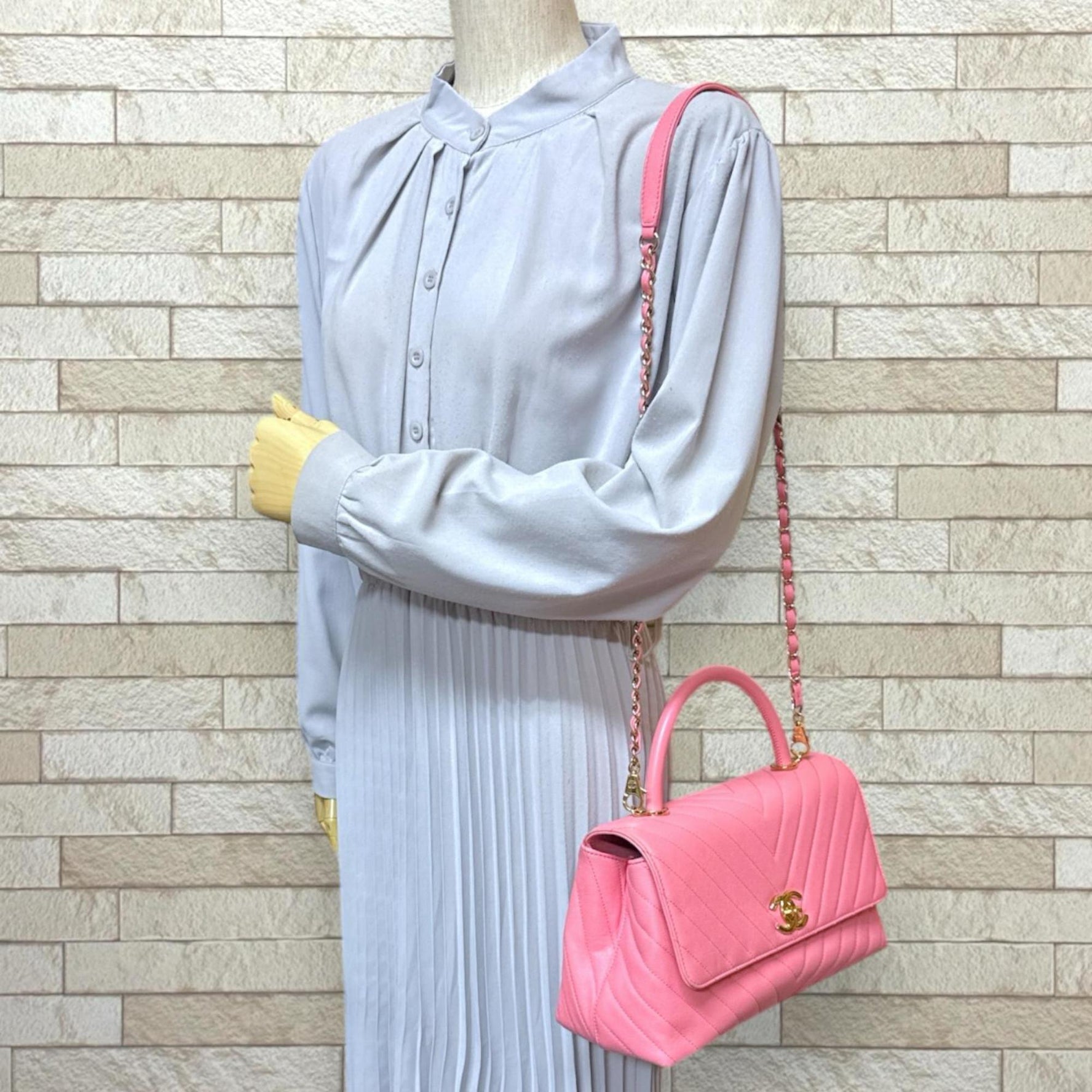 Chanel Coco Handle 29 V-Stitch Shoulder Bag in Caviar Leather