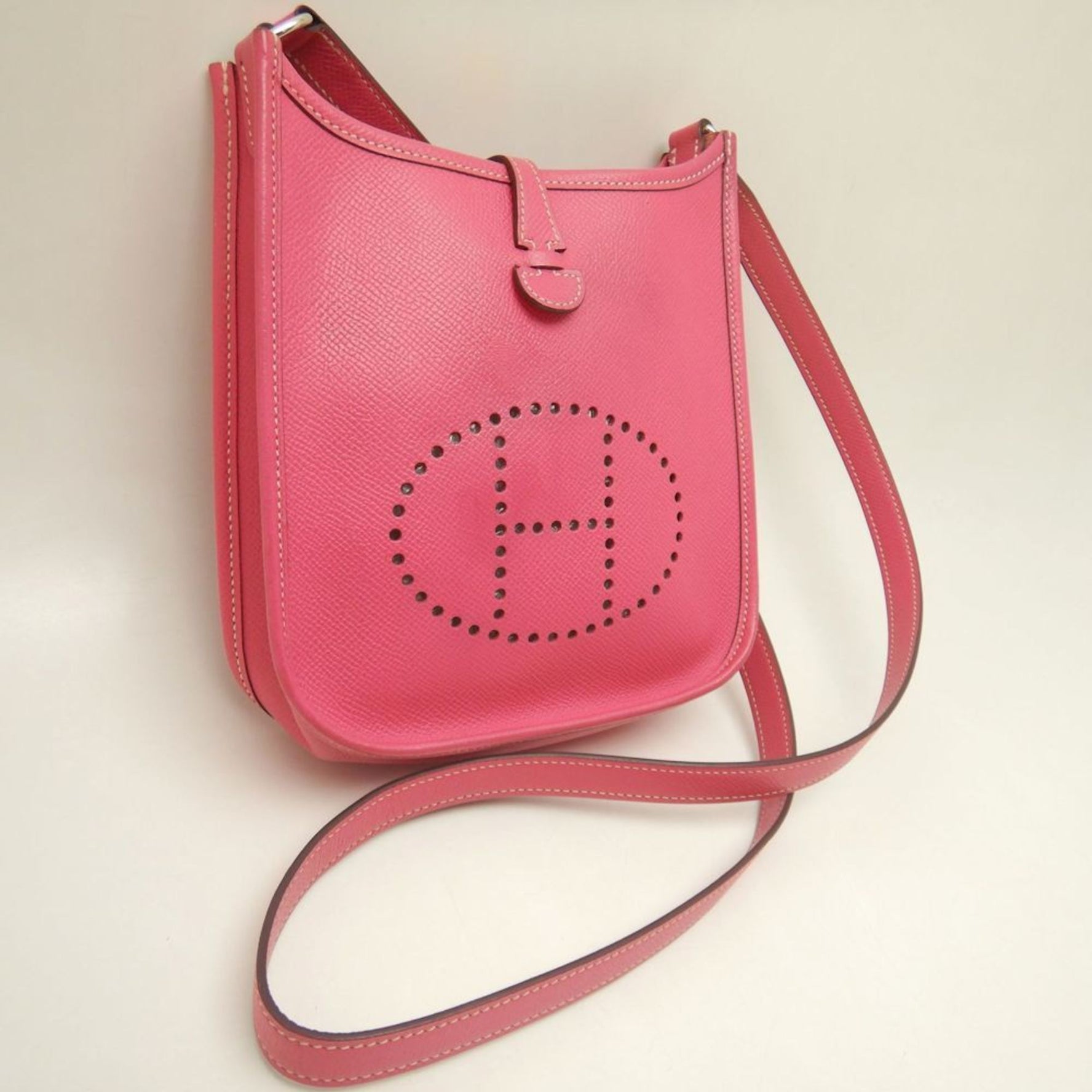 HERMES Evelyn TPM Shoulder Bag in Epsom Leather and Rose Tyrien