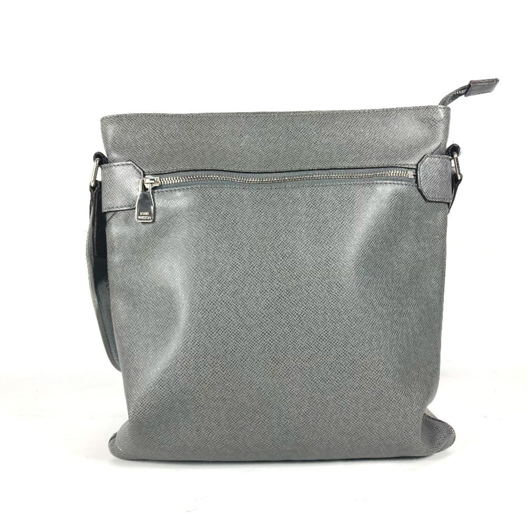 Louis Vuitton Taiga Sasha Bag Crossbody Pochette Shoulder Leather Men's Glacier Grey