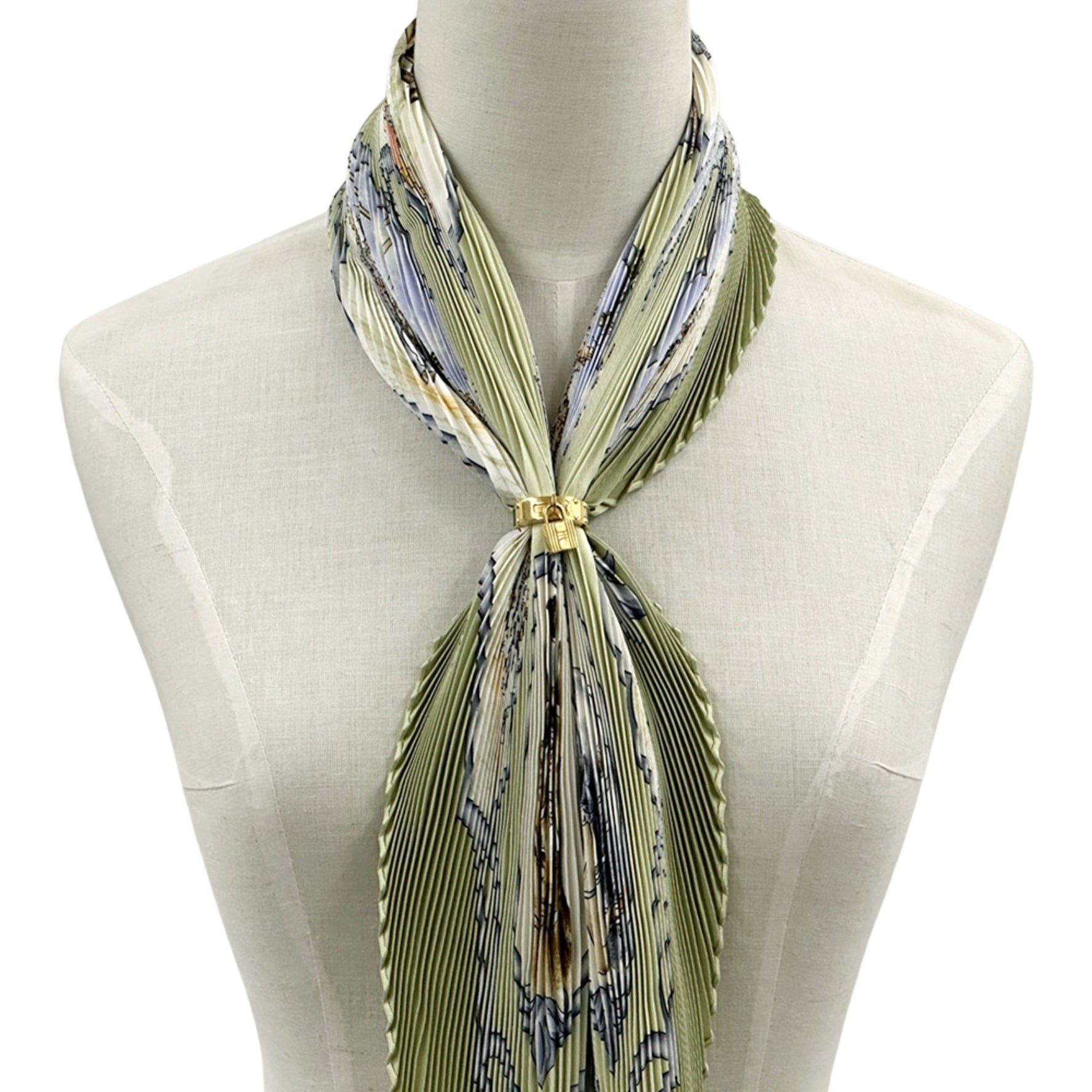 Hermes Hermès LES CHEVAUX DES MOGHOLS pleated scarf/muffler, featuring Mughal horses, is a brand name silk scarf in green and multicolor. Perfect for horse riding.