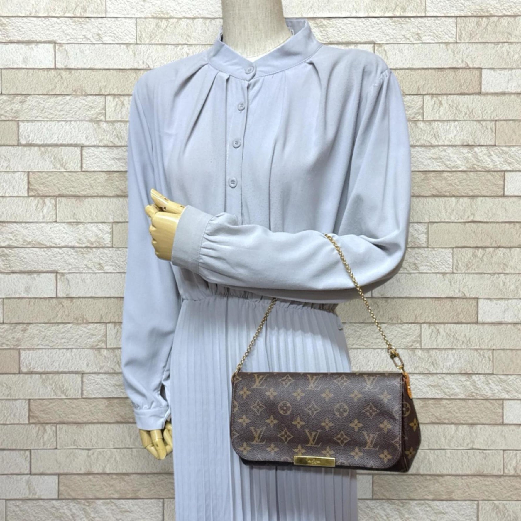 Louis Vuitton Favorite MM Monogram Canvas Handbag LOUIS VUITTON