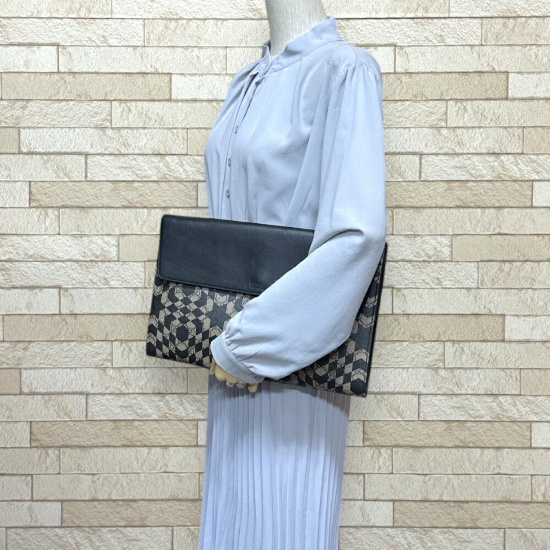 Gucci Kaleido Star GG Supreme Clutch Bag in PVC Beige