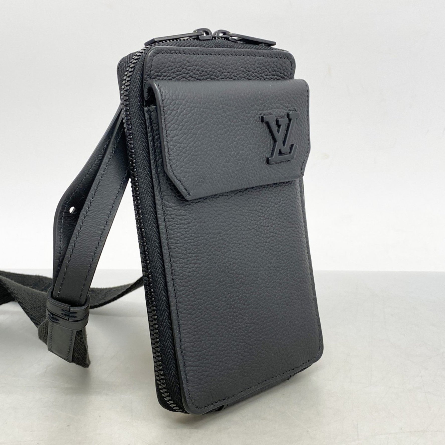 Louis Vuitton Aerogram Shoulder Bag with Phone Pouch M57089 Black Men's P1160877