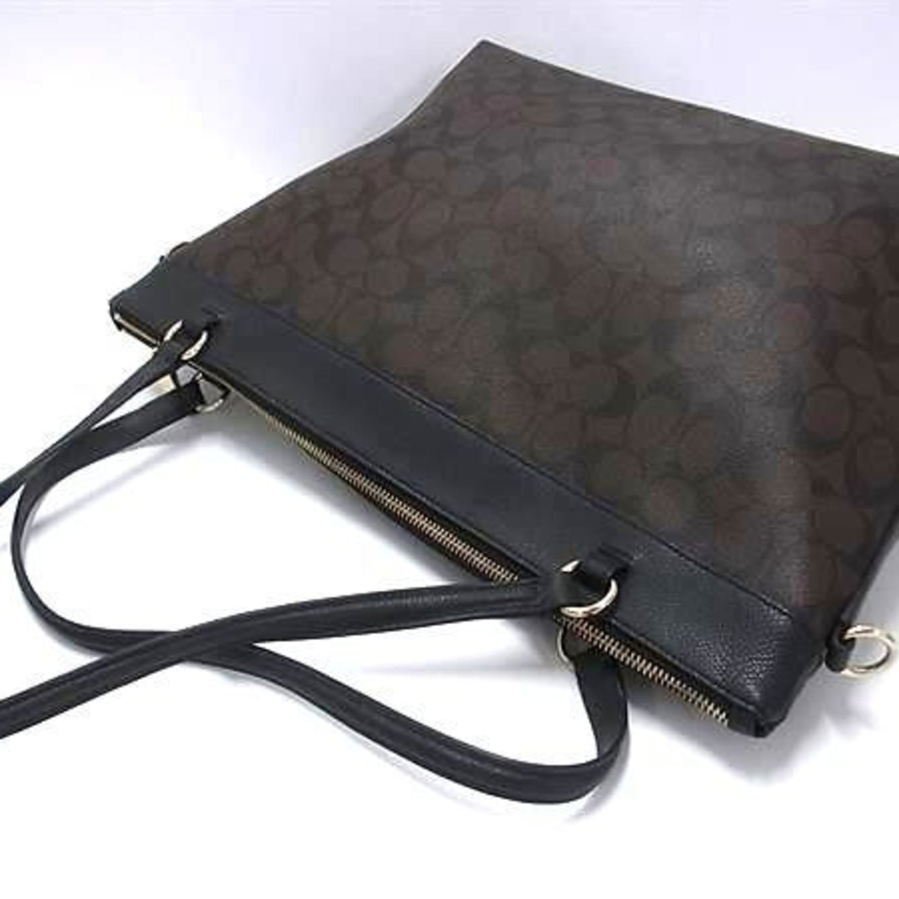 COACH Signature Tote Bag in Brown and Black Leather. Shoulder Bag.