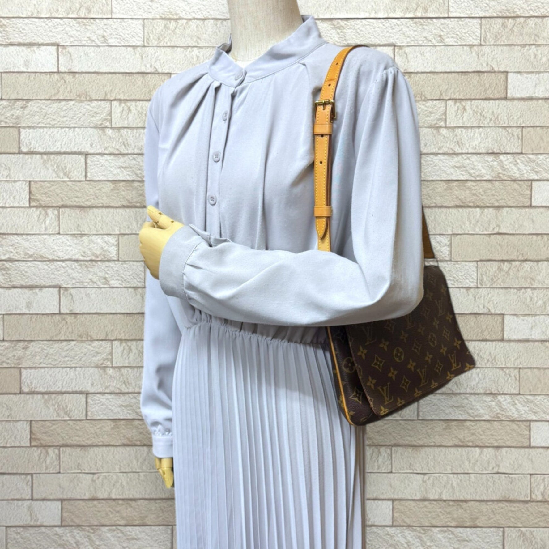 Louis Vuitton Musette Tango Short Monogram Shoulder Bag in Canvas, Brown, LOUIS VUITTON