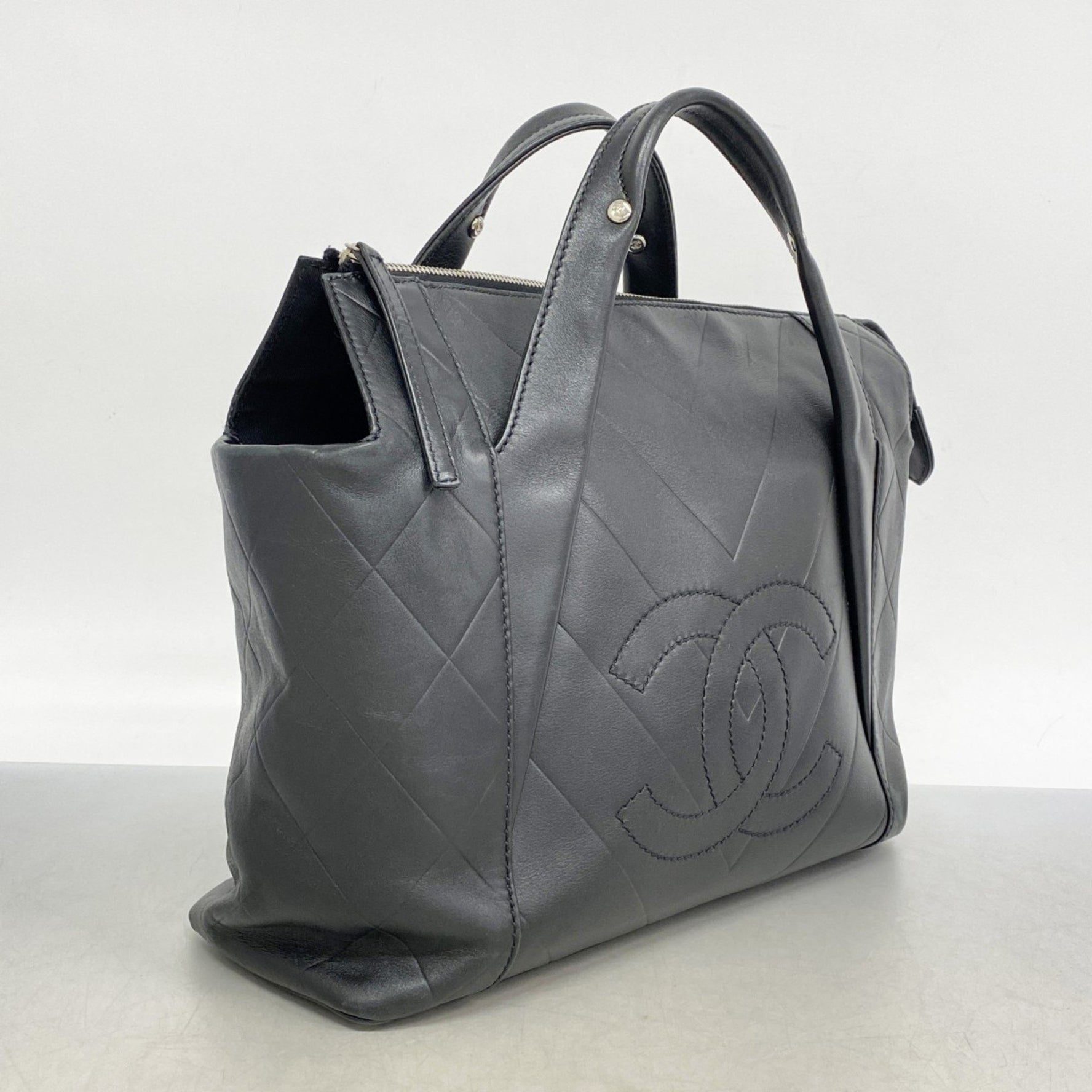 Chanel handbag V-stitch lambskin black women's