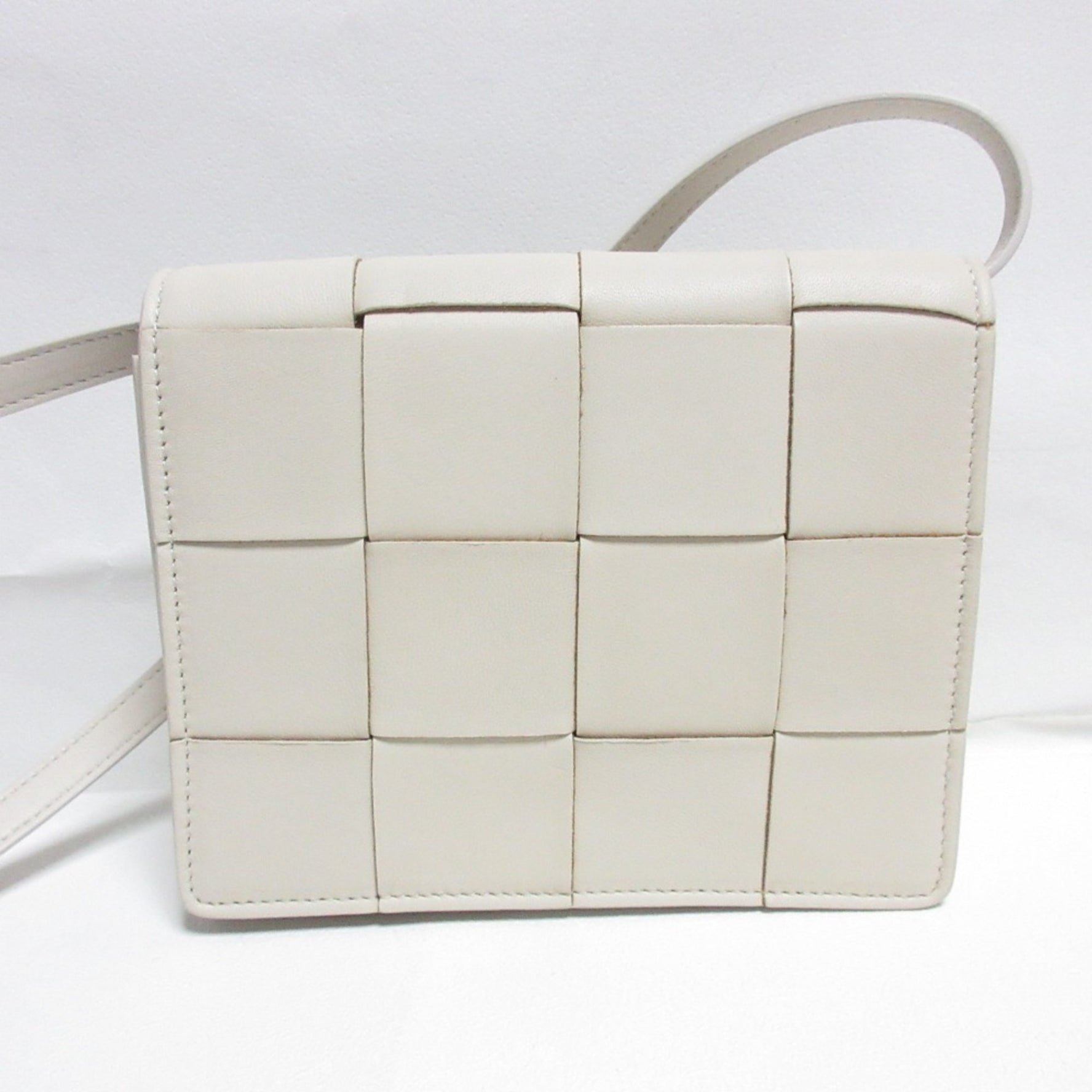 BOTTEGA VENETA Cassette Maxi Intrecciato Leather Shoulder Bag Beige