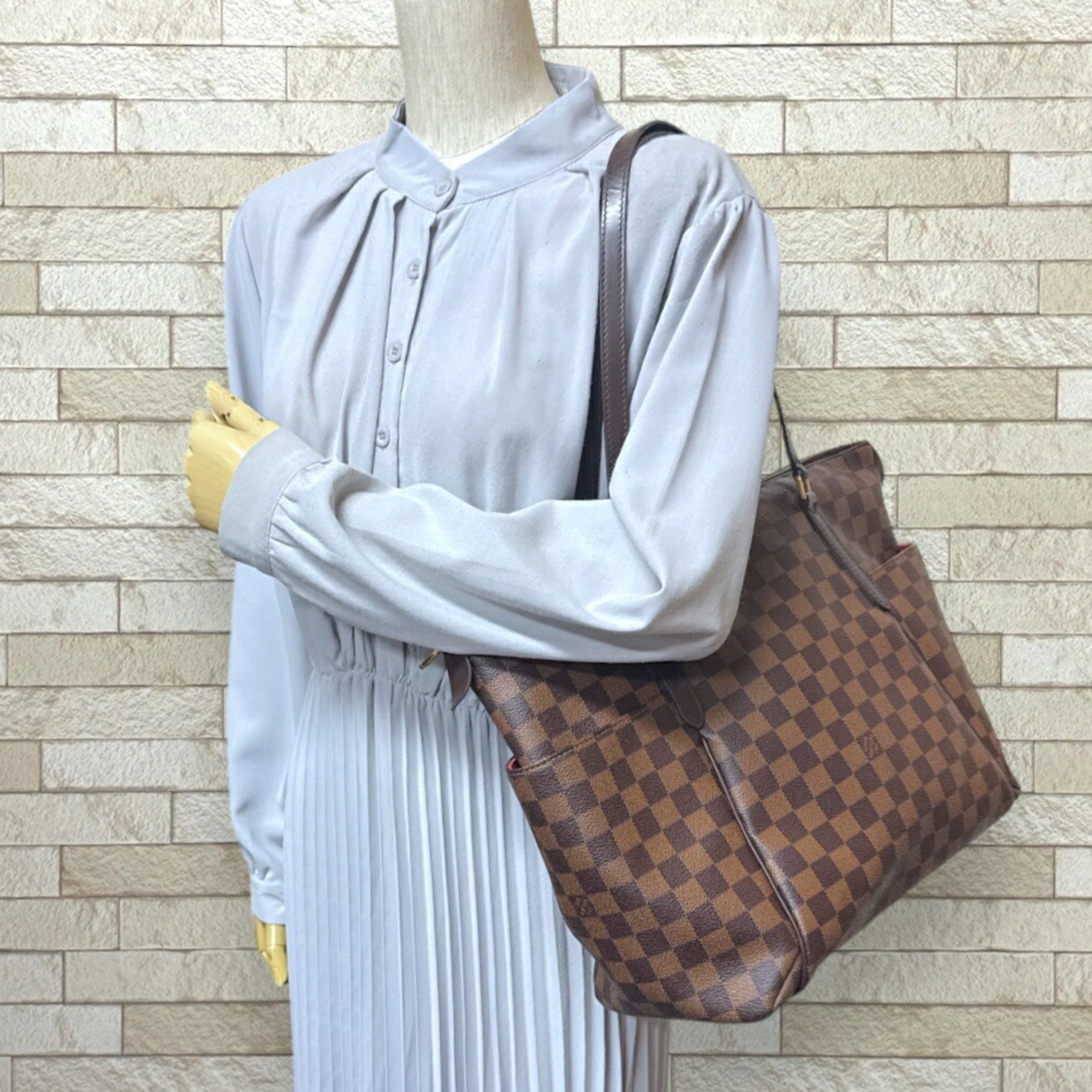 Louis Vuitton Totally MM Damier Tote Bag, Canvas