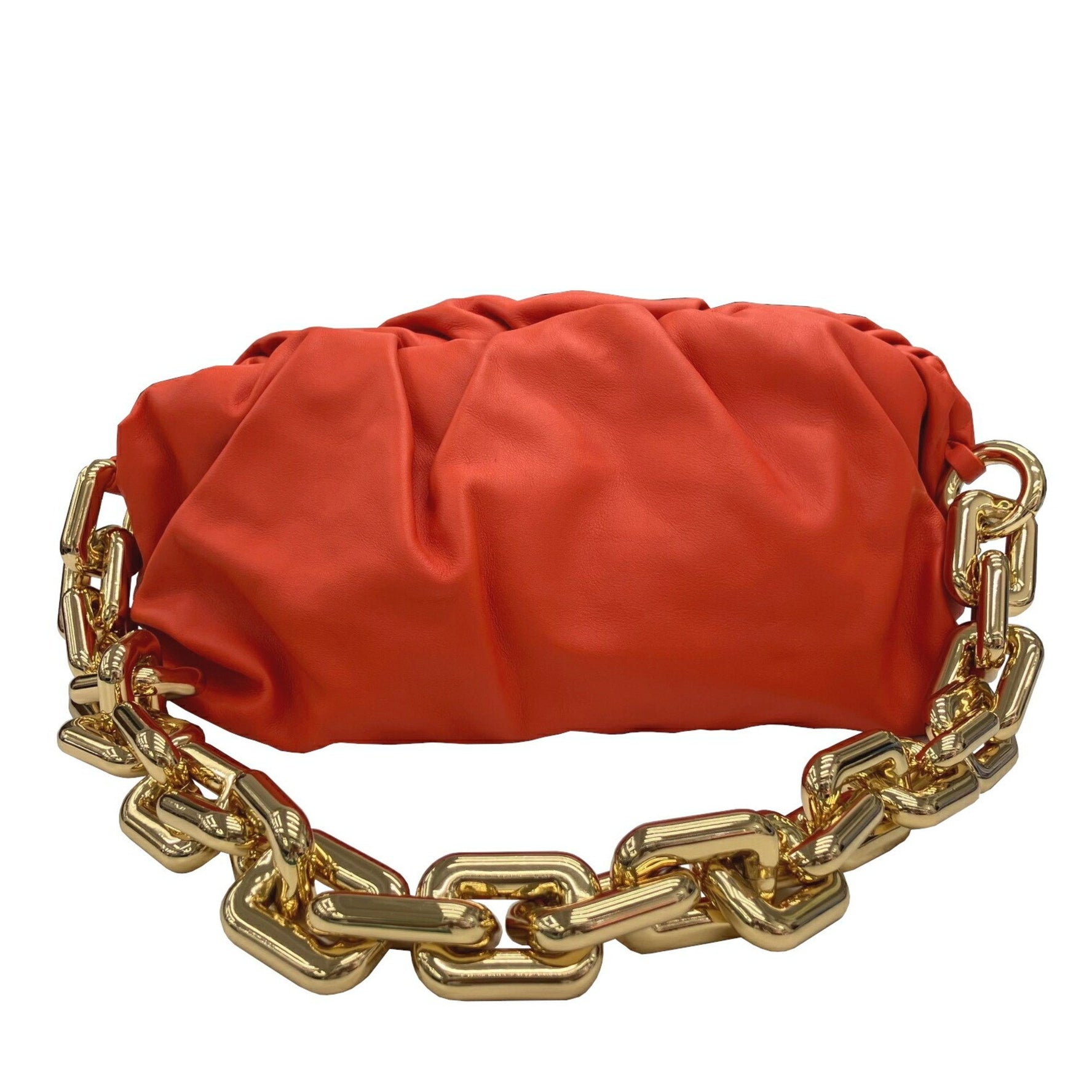 BOTTEGA VENETA The Chain Pouch in Calfskin Leather.
