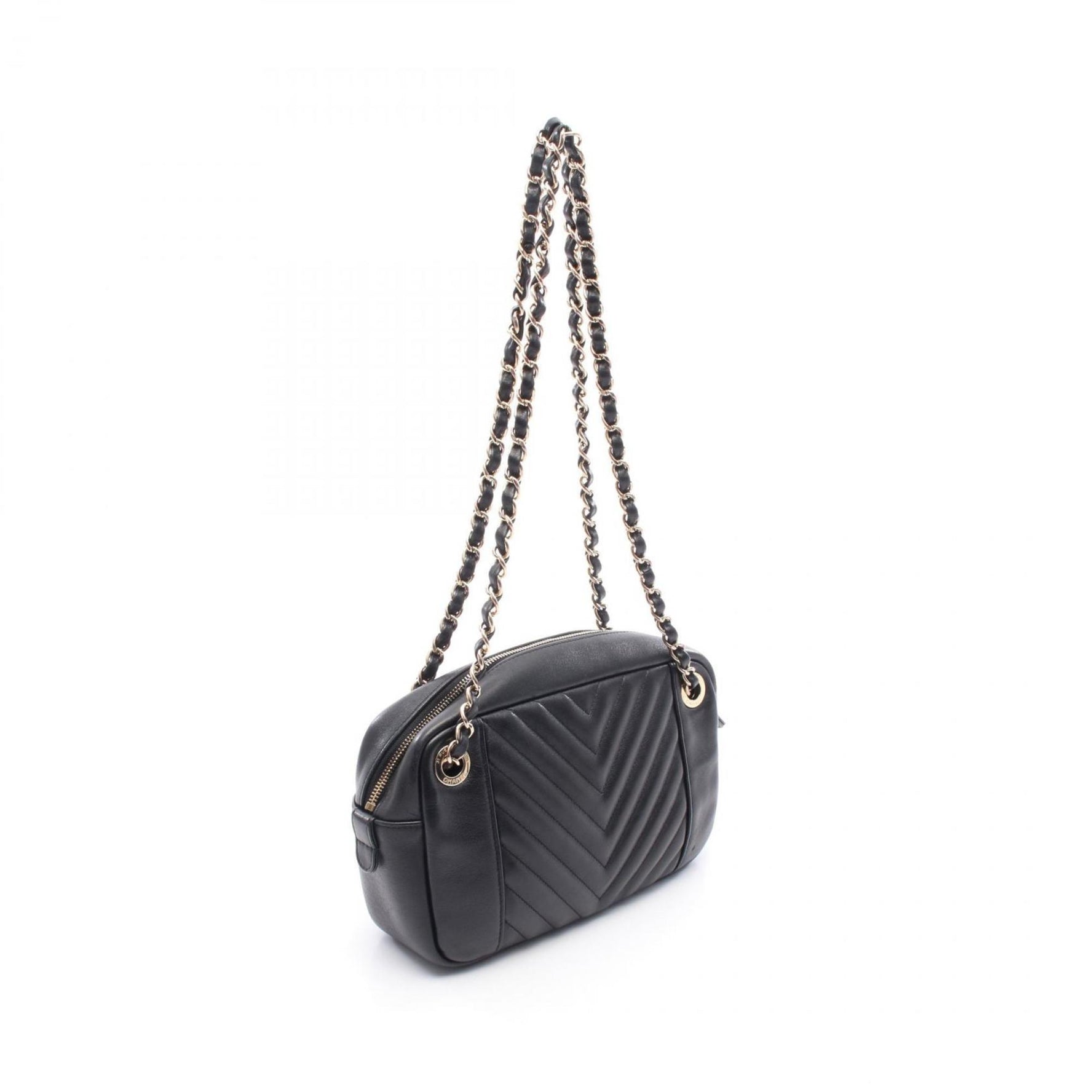 Chanel V-stitch chevron shoulder bag in lambskin leather, black