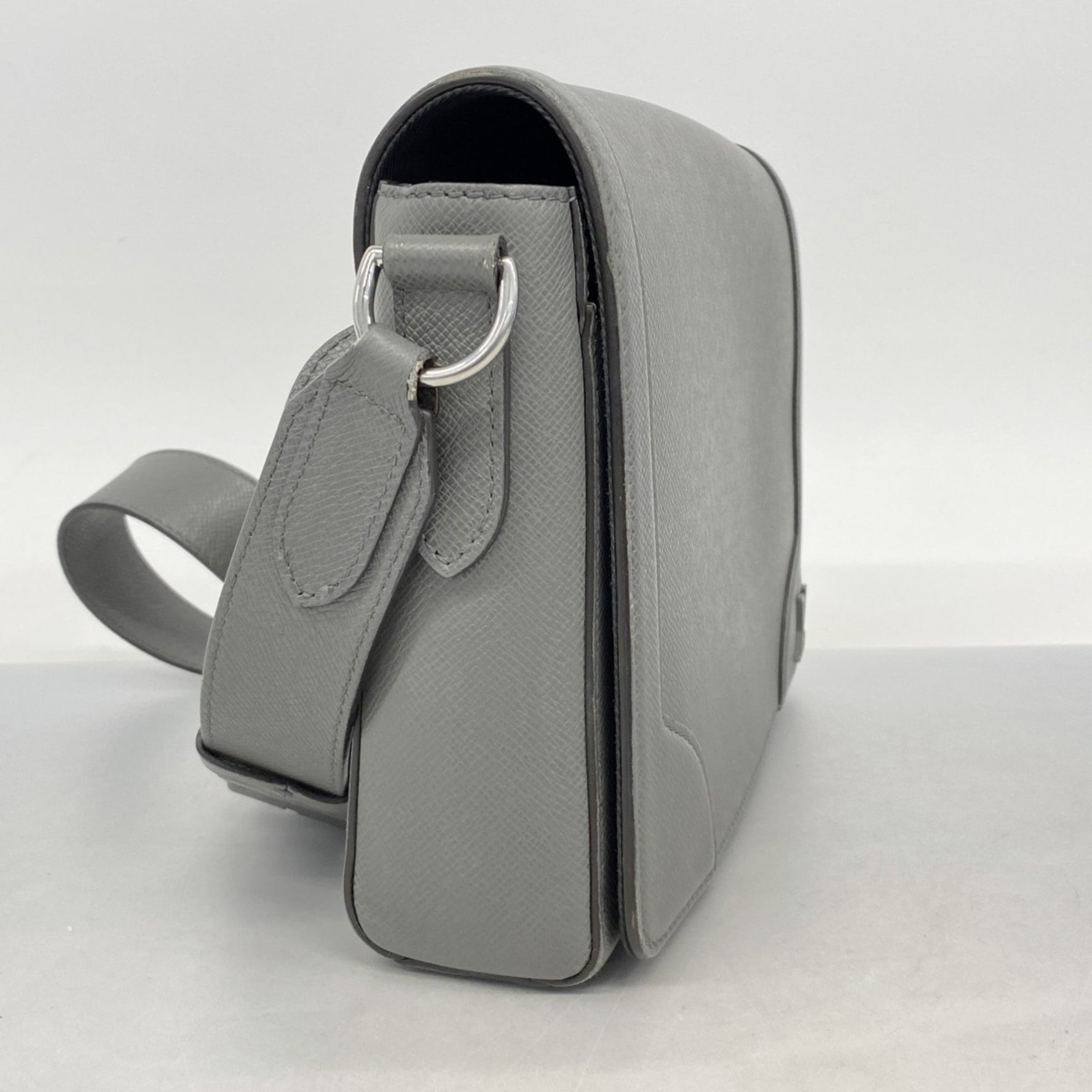 Louis Vuitton Taiga New Flap Shoulder Bag