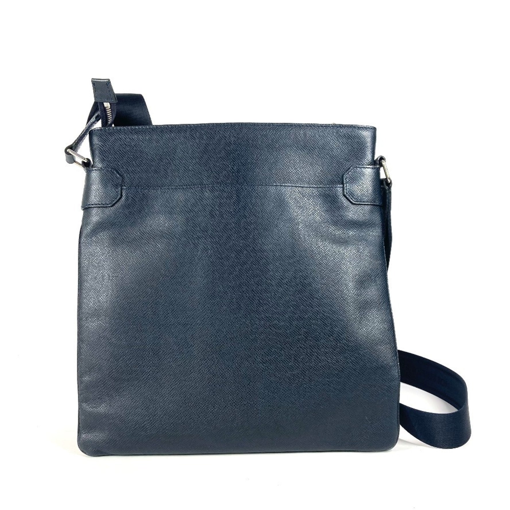 Louis Vuitton Taiga Sasha Bag Crossbody Shoulder Leather Men's Boreal Navy