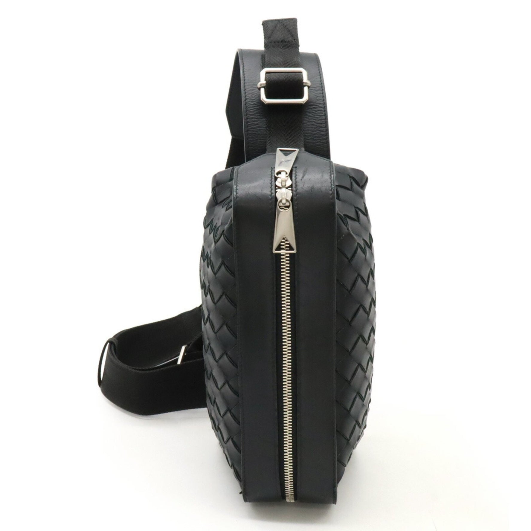 BOTTEGA VENETA Bottega Veneta Intrecciato Classic Hydrology Body Bag Sling Leather