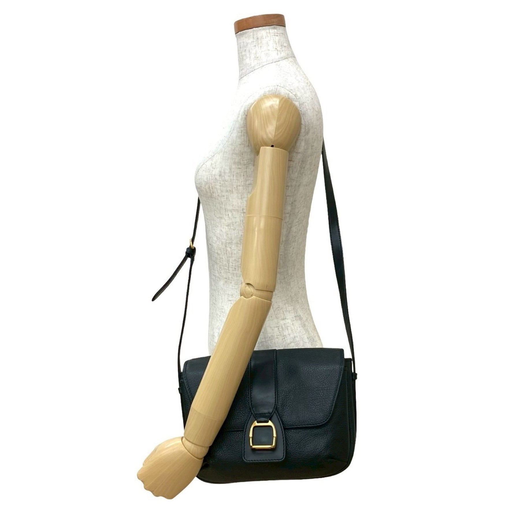 GUCCI Old Gucci Leather Shoulder Bag/Pochette/Sacoche in Black (474-6)