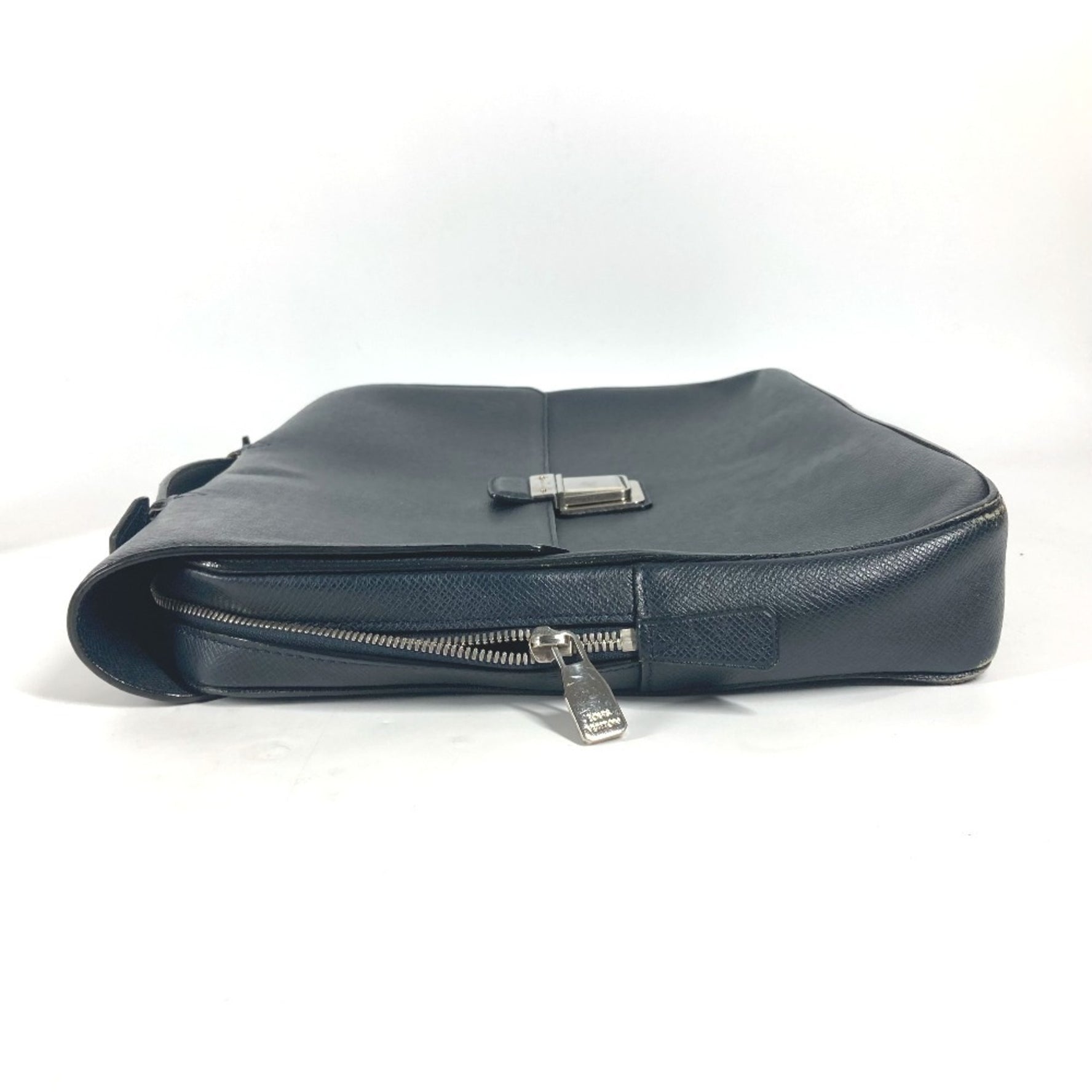 Louis Vuitton Taiga Vasili PM Document Bag Briefcase Business Leather Men's Boreal Dark Navy