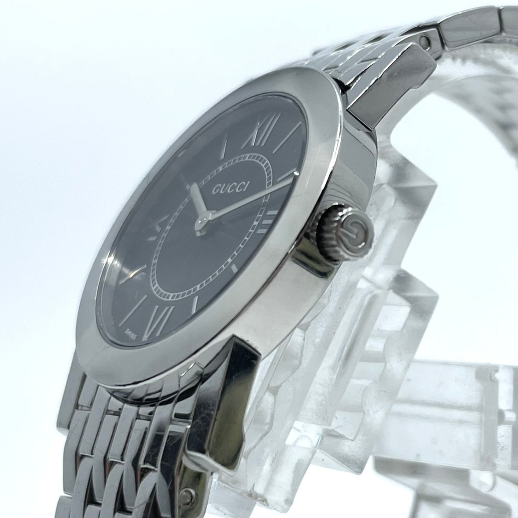 GUCCI 5200L.1 Women's Quartz Watch with Black Dial, Round Roman Numerals, and Analog G Movement