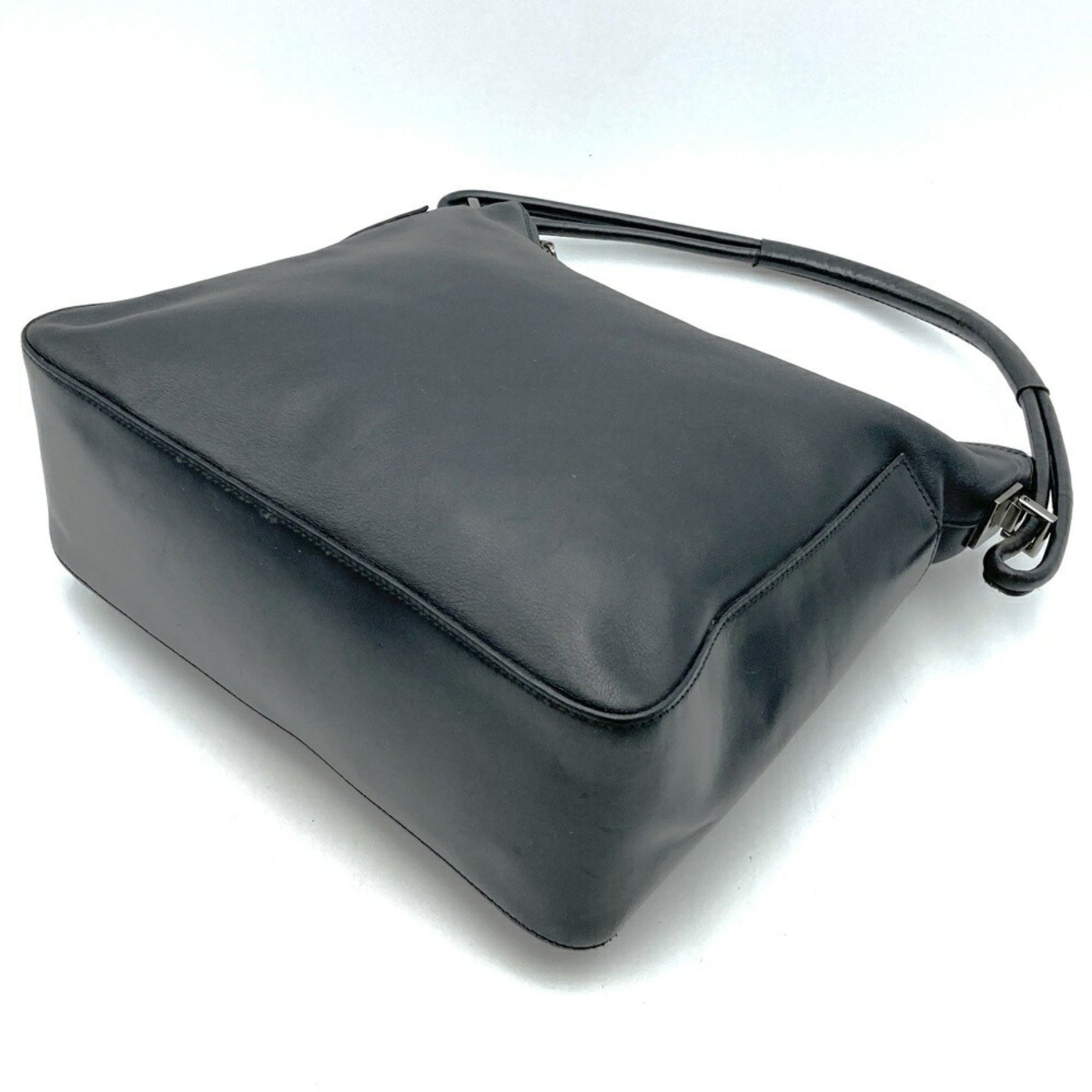 GUCCI 001 8766 Shoulder Bag/Handbag in Leather