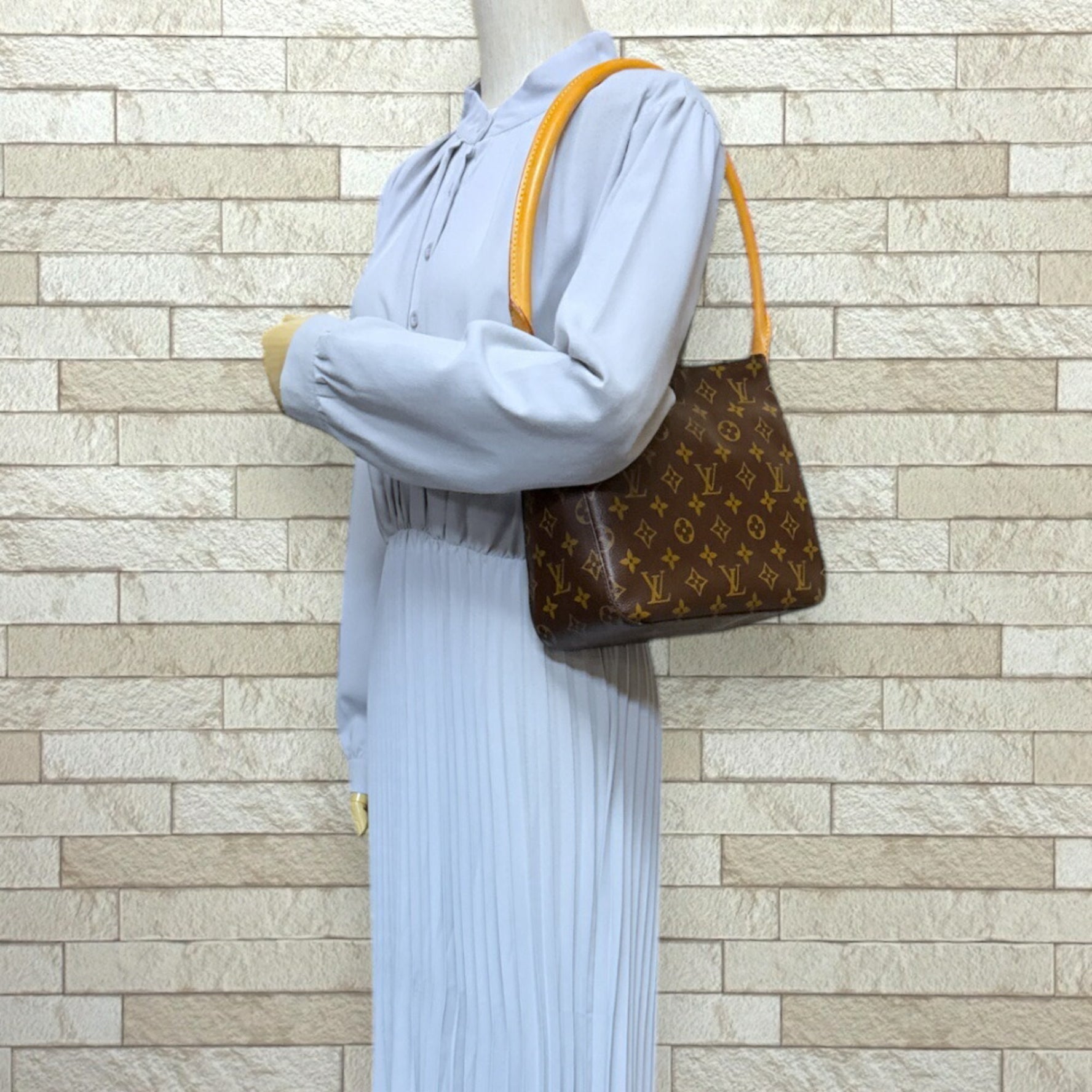 Louis Vuitton Looping MM Monogram Shoulder Bag Canvas Brown