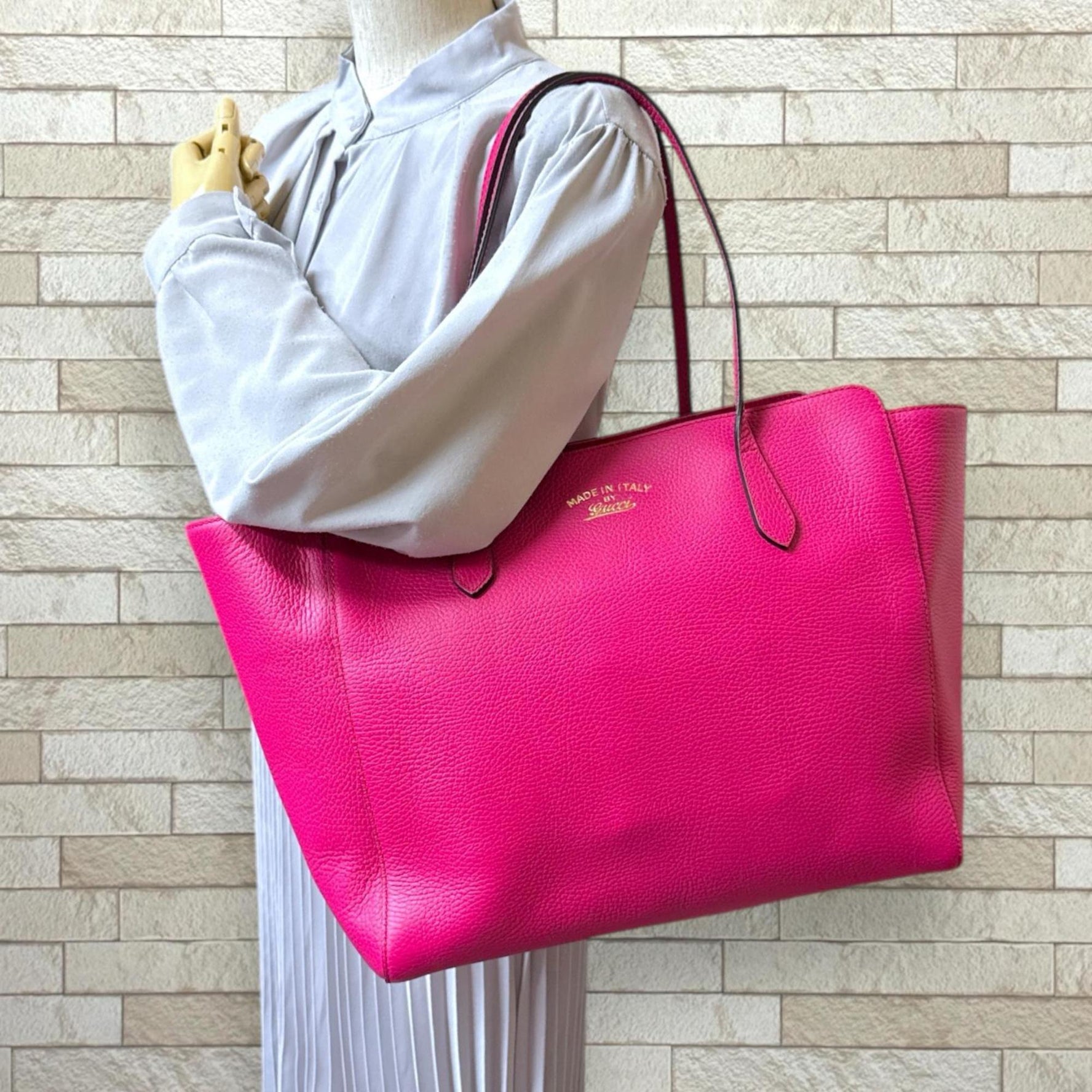 Gucci Swing Tote Bag Leather