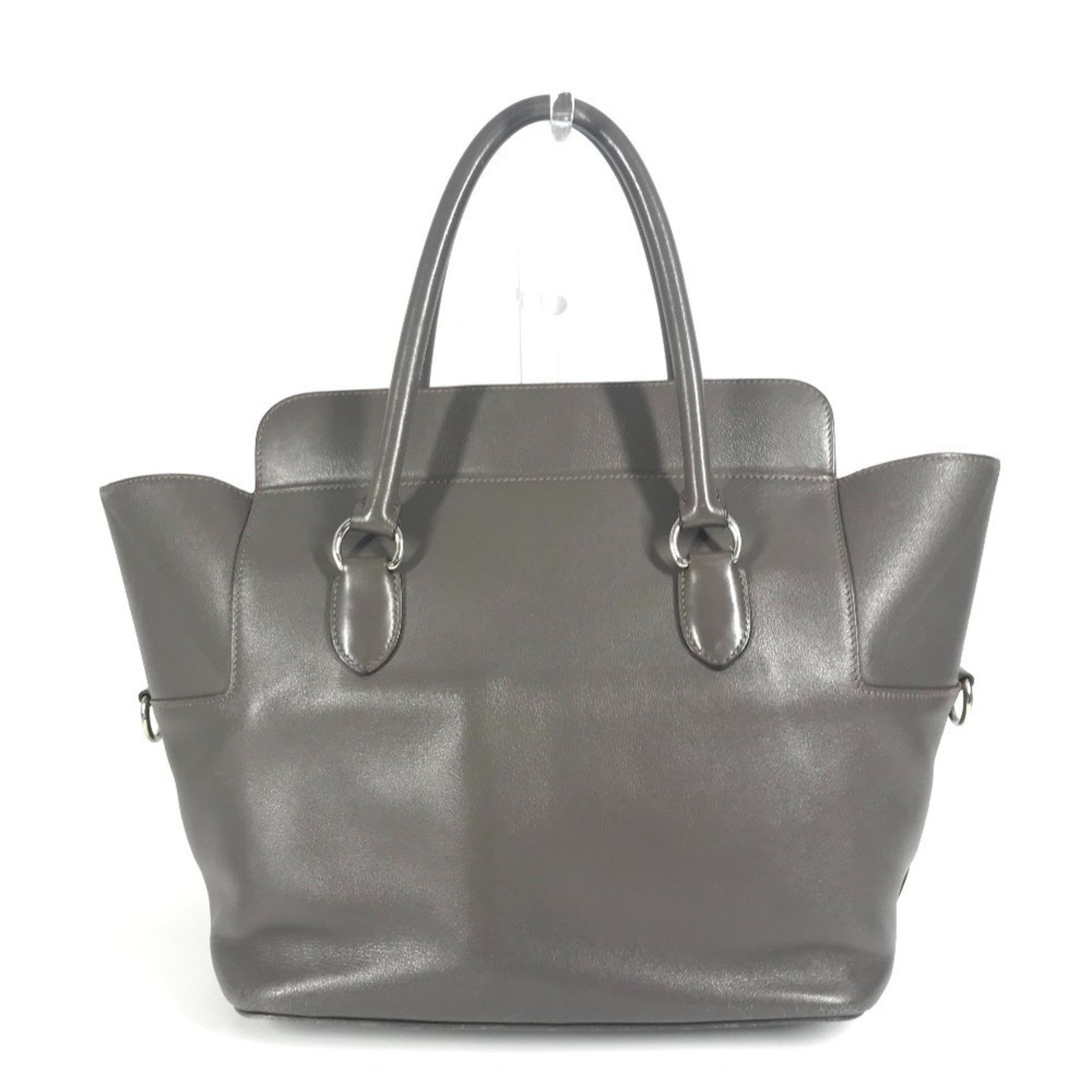 HERMES Toolbox 26, a bag that can be worn crossbody or over the shoulder. Available in leather, Etain, gray, .