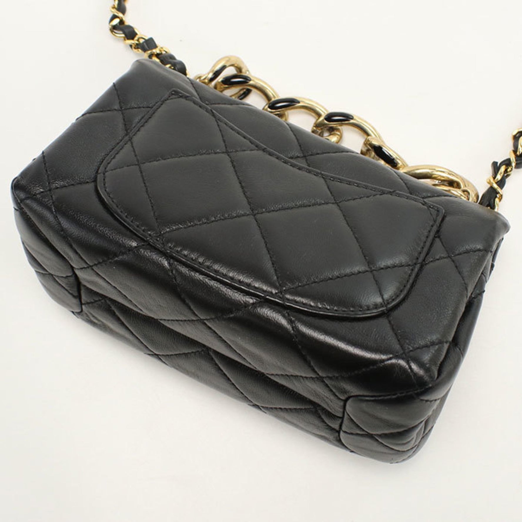 CHANEL Matelasse Crossbody Shoulder Bag Chain Bag