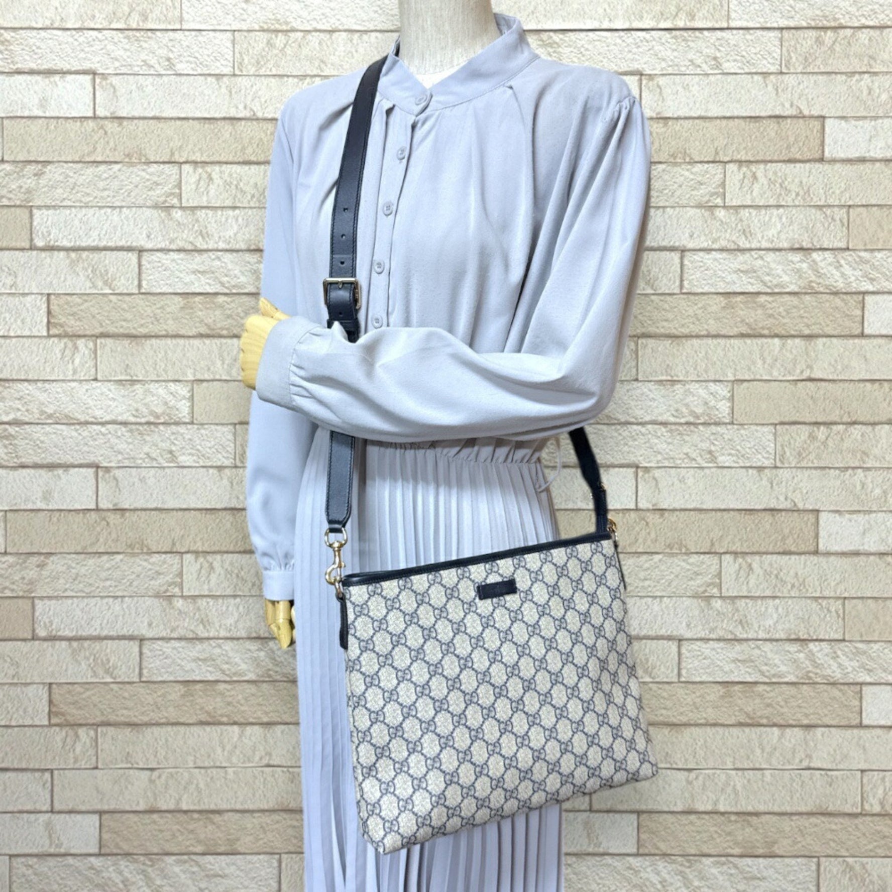 Gucci GG Supreme Shoulder Bag Canvas Beige