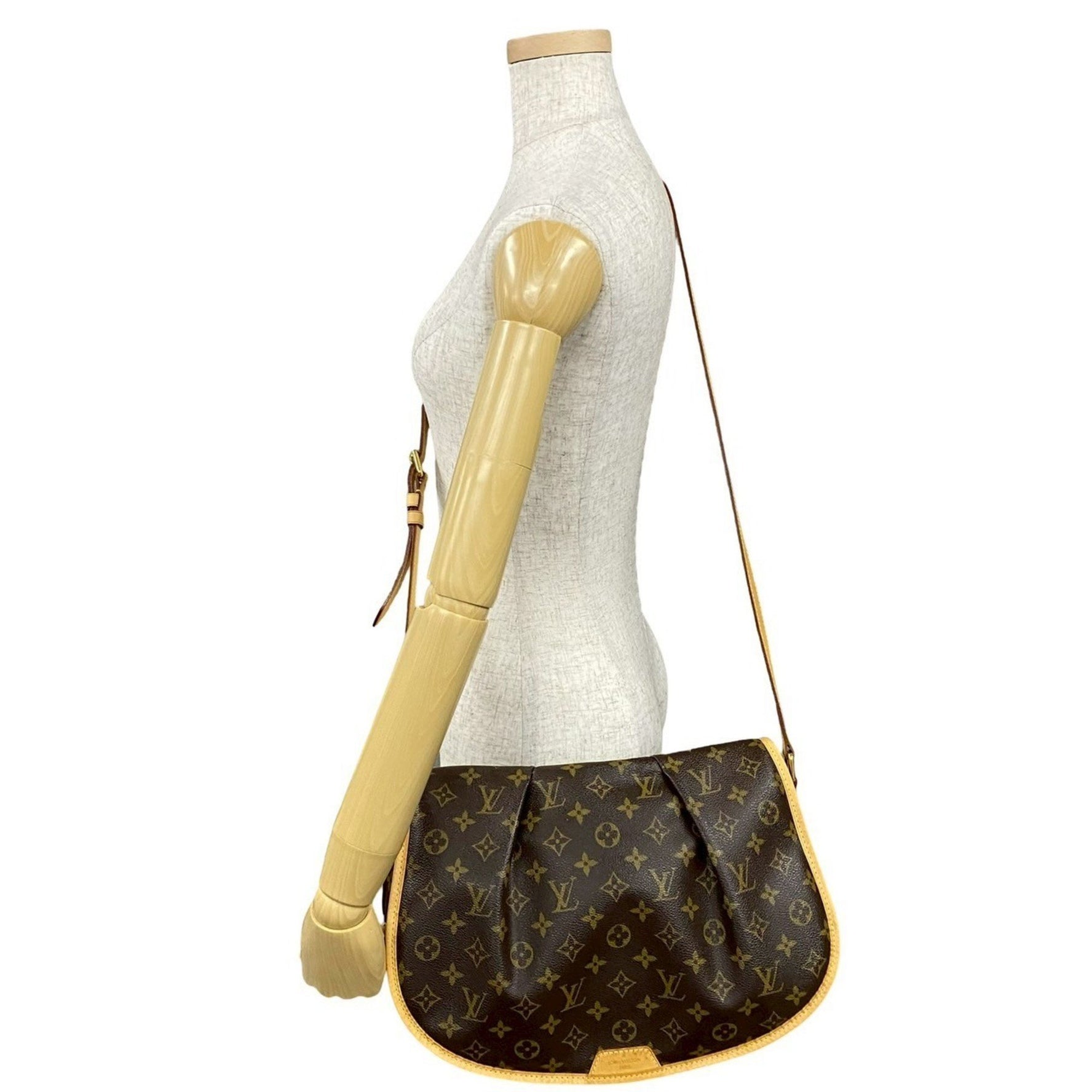 Louis Vuitton Menilmontant MM Monogram Leather Shoulder Bag/Pochette