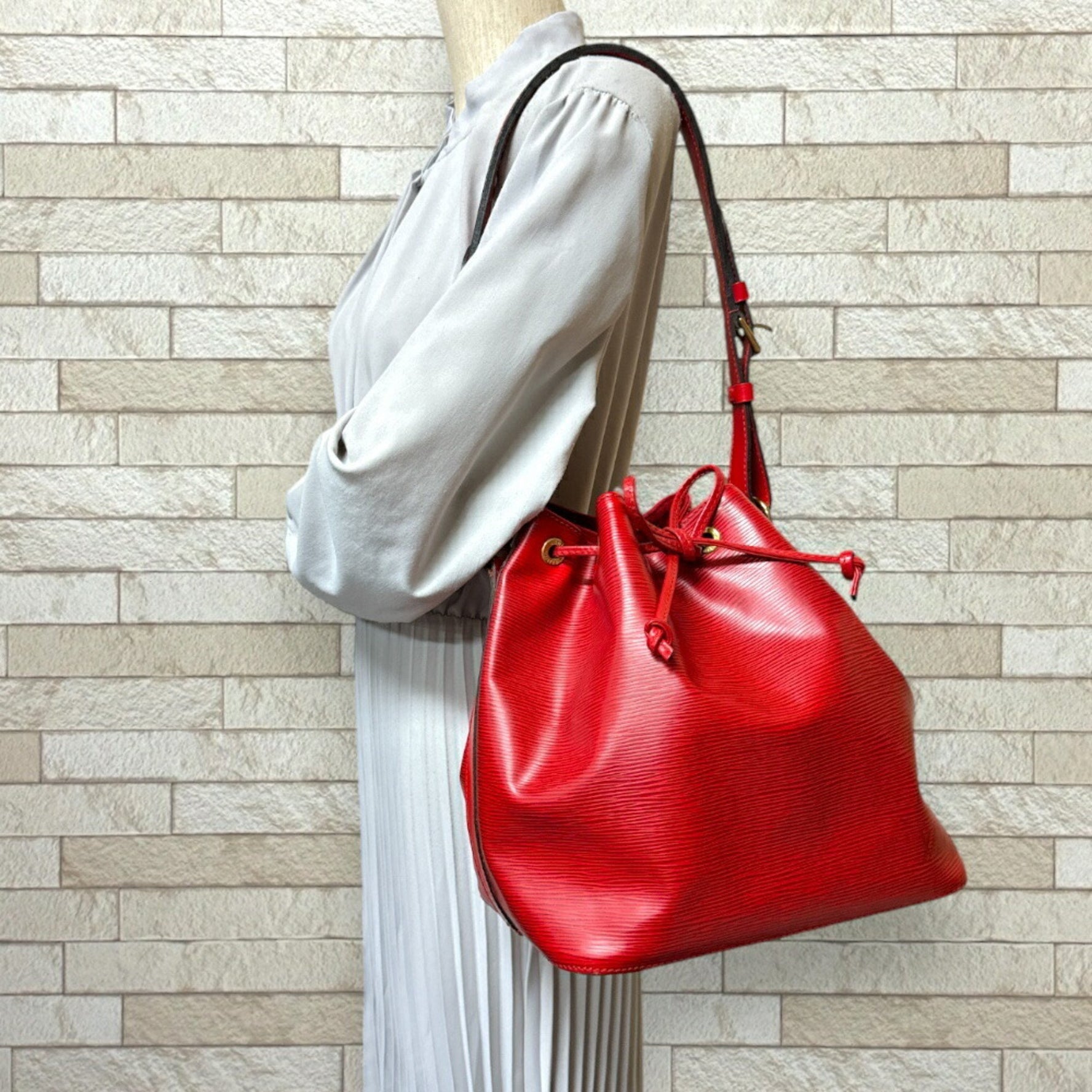 Louis Vuitton Petit Noe Epi Shoulder Bag Leather Red