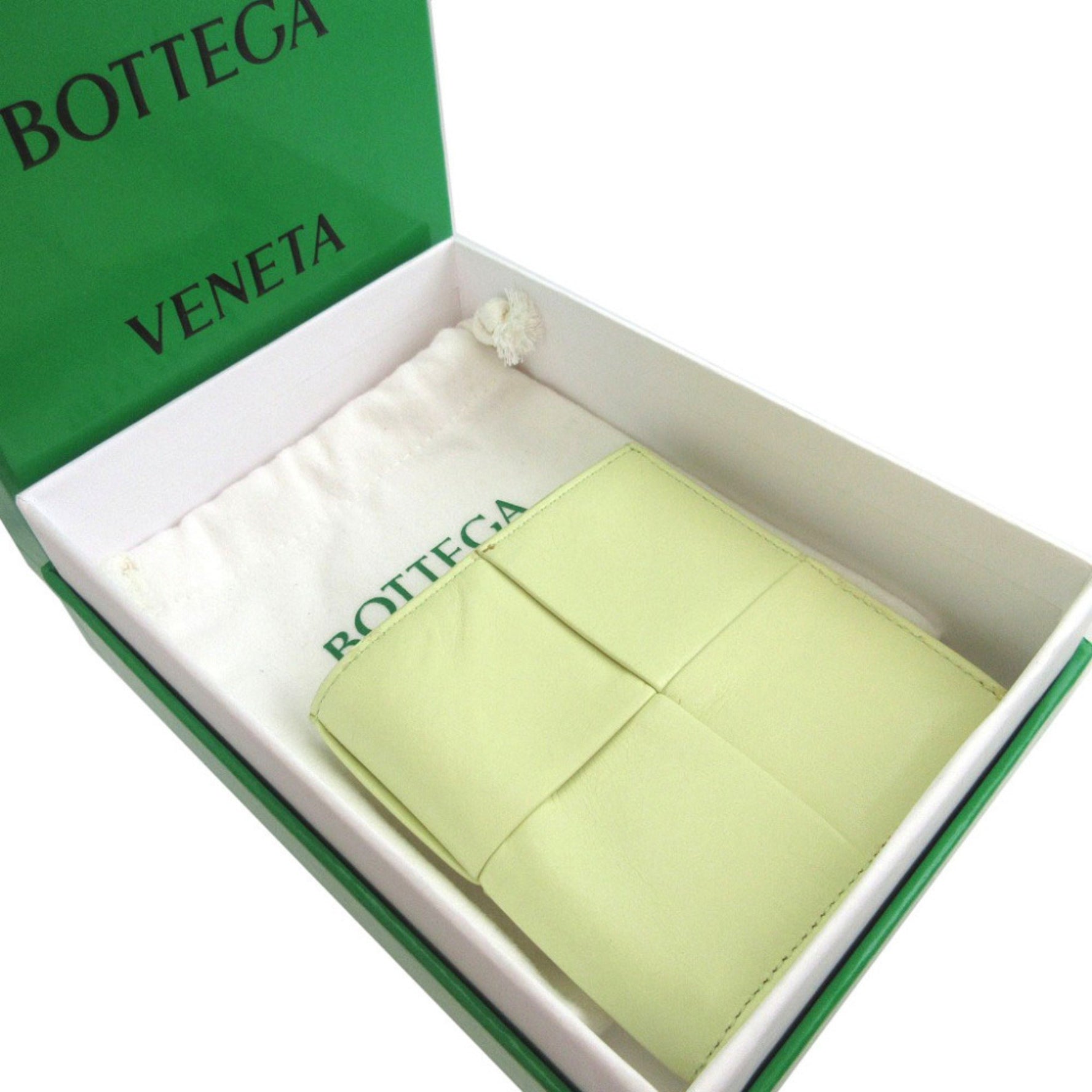 Like new Bottega Veneta Maxi Intrecciato wallet with IC chip, leather, bifold, bill compartment, 0435 BOTTEGA VENETA