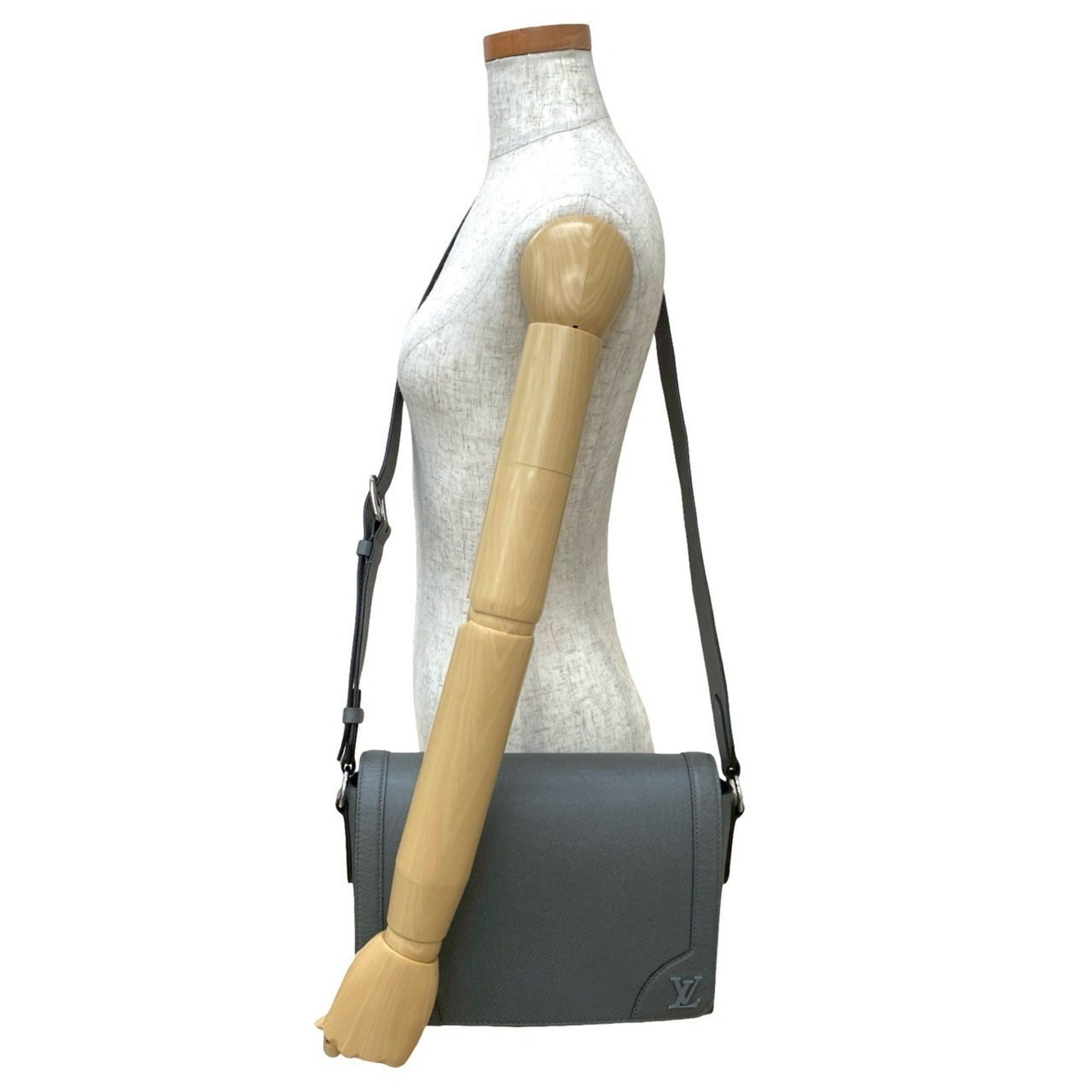 Louis Vuitton New Flap Messenger Taiga Leather Shoulder Bag, Sacoche