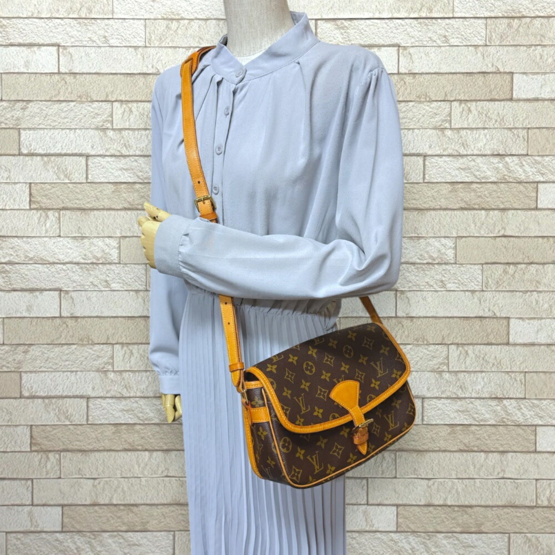 Louis Vuitton Sologne Monogram Shoulder Bag Canvas