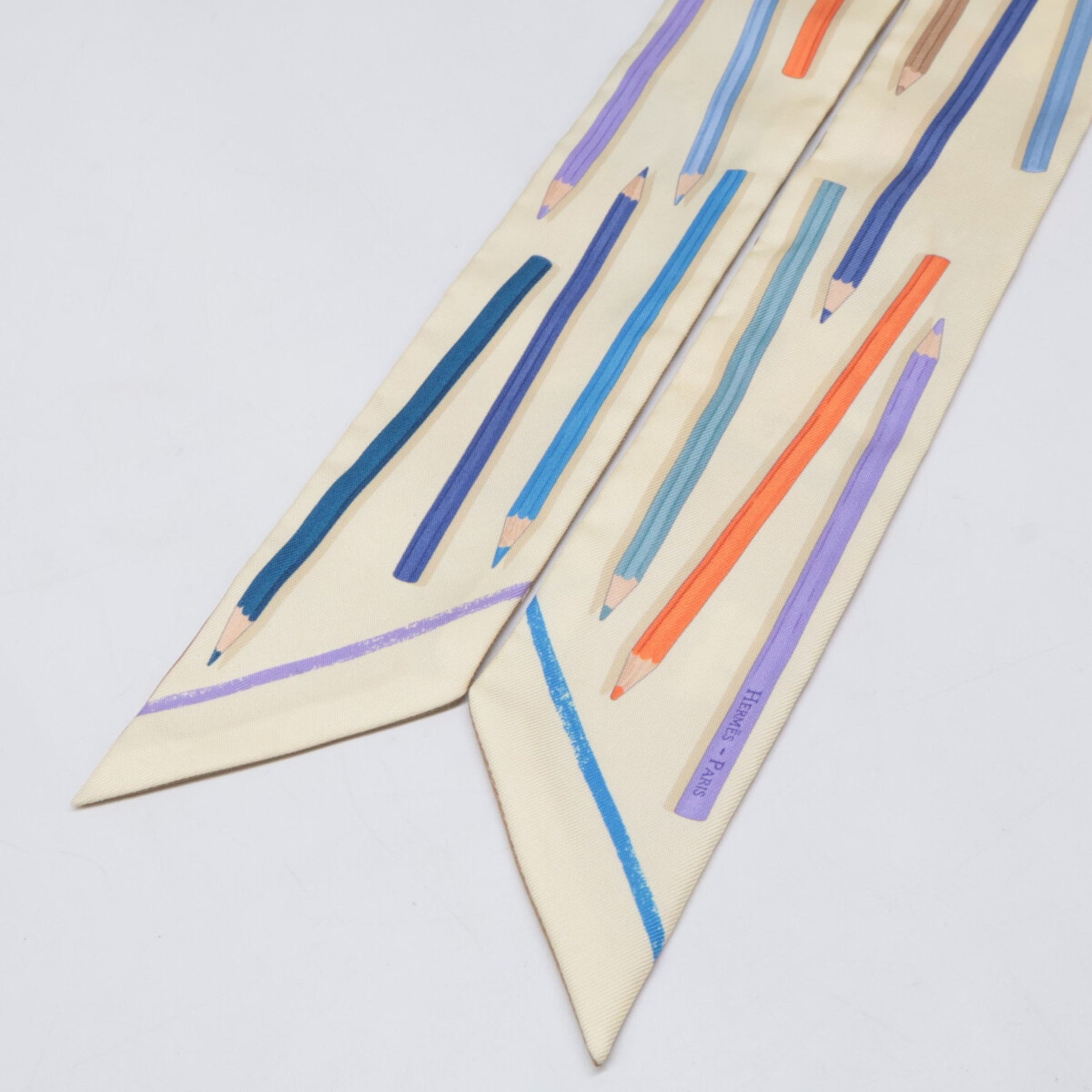 HERMES 06 Get your colored pencils out! Carré Libre Silk Twilly Scarf, Vanille Violet Blanc, Multicolor