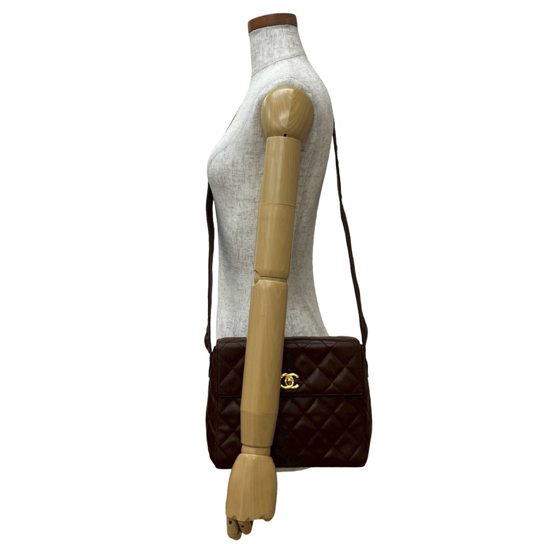 Seal No. 4 CHANEL Matelasse Coco Mark Caviar Leather Shoulder Bag