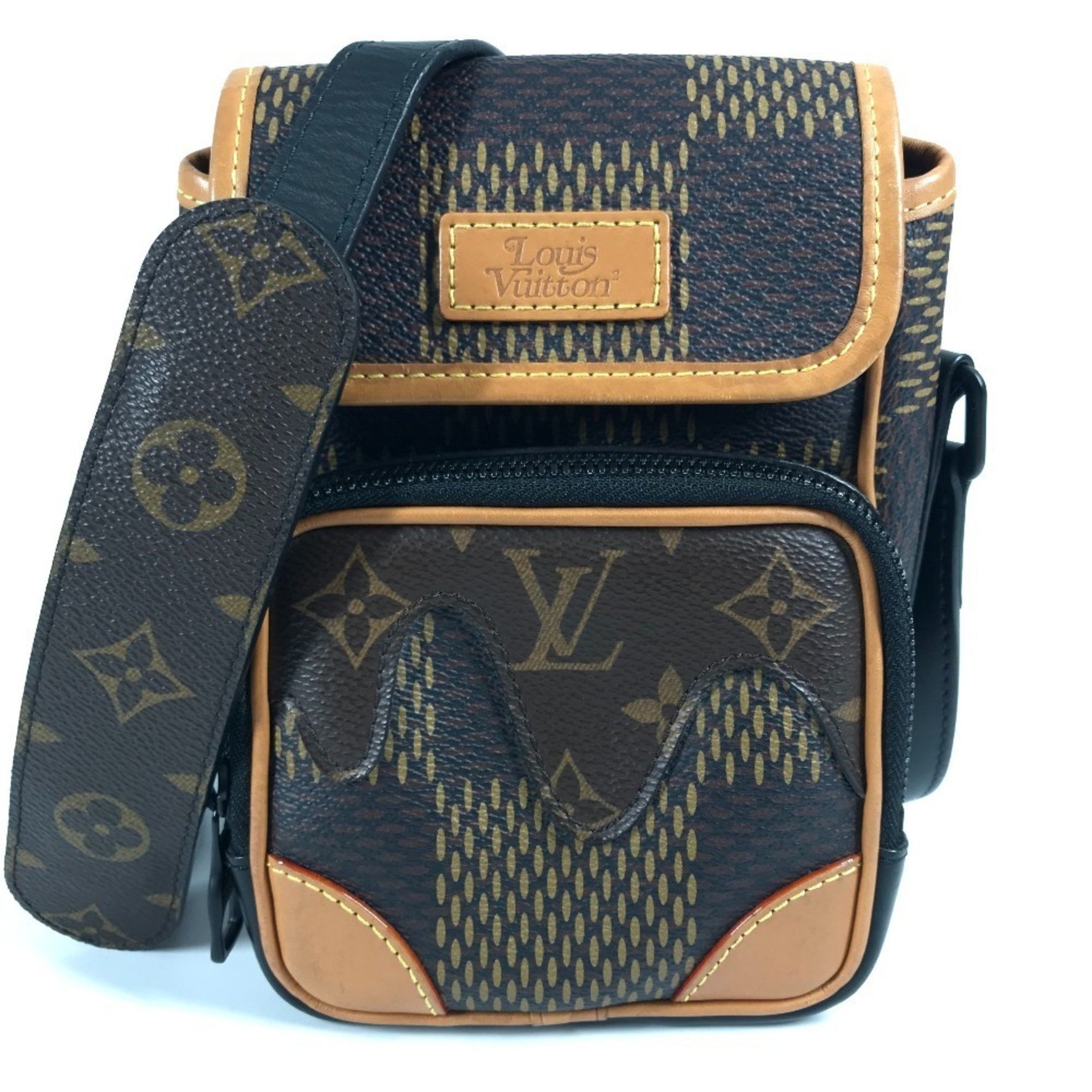 LOUIS VUITTON Damier Giant Amazon NIGO Collaboration Pochette Shoulder Bag in Canvas, Brown