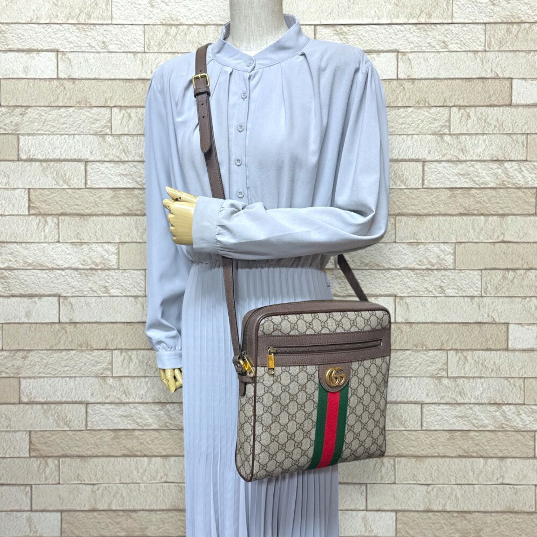 Gucci Ophidia Shoulder Bag in GG Supreme Canvas Beige