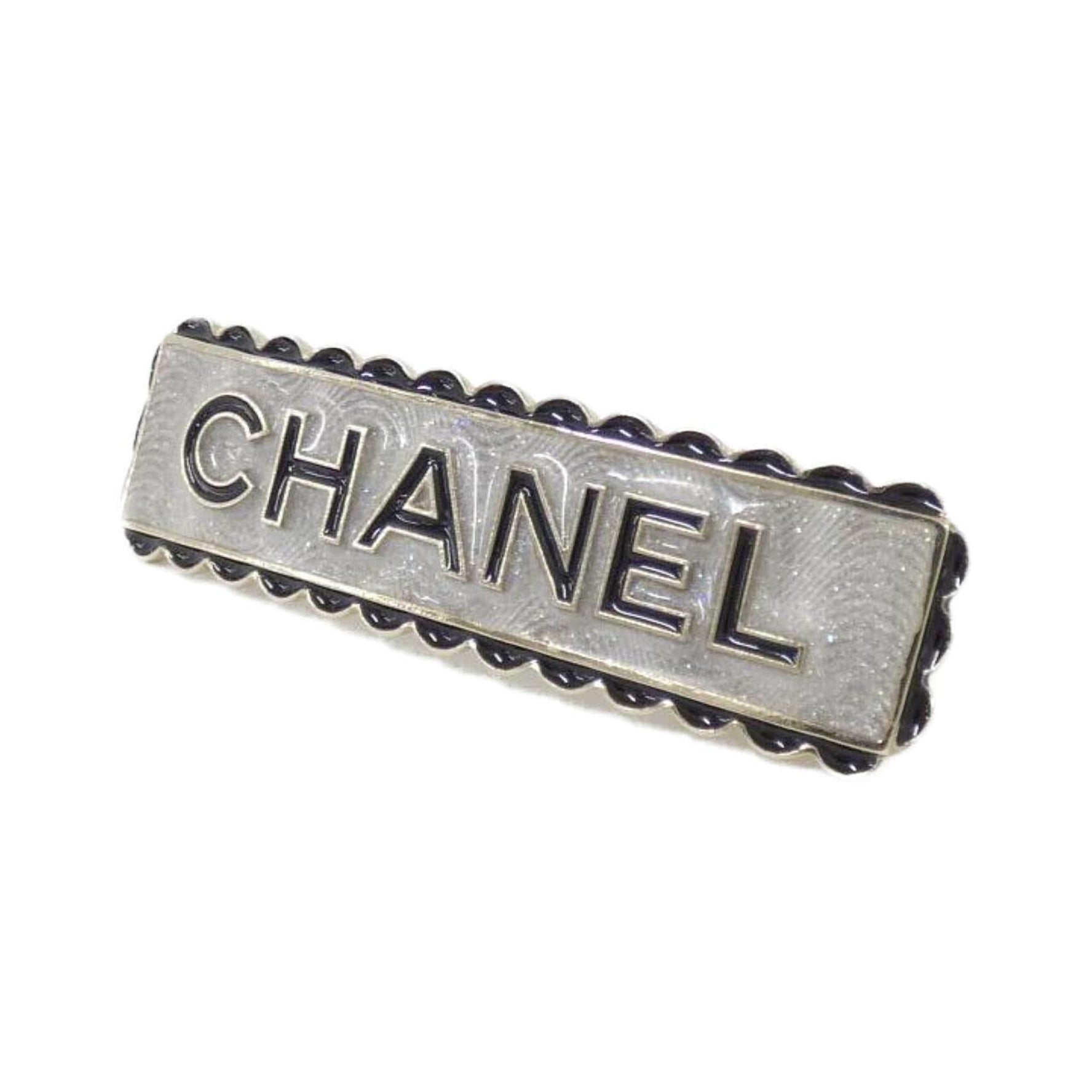 Chanel Barrette