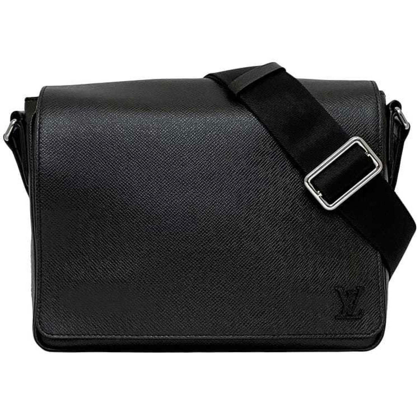 Louis Vuitton Bag District PM f-22016 Black Noir Taiga M30850 Shoulder Leather IC Tag LOUIS VUITTON Crossbody Flap LV